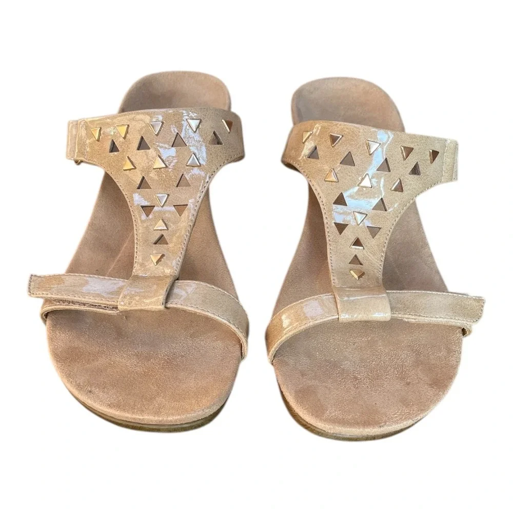 Vionic‎ Maggie Wedge Sandals Women's Size 9 Beige Studded